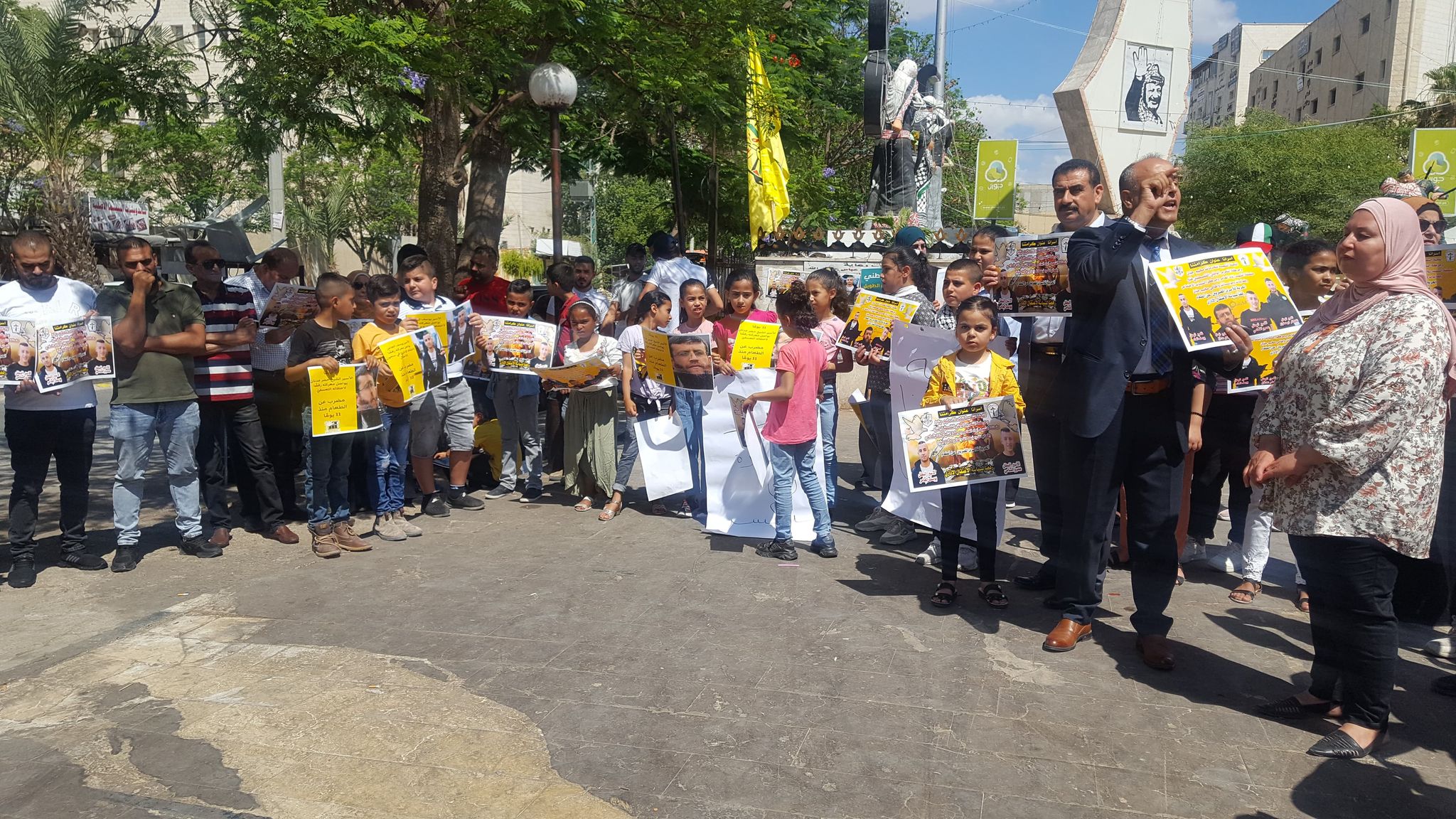 Jenin camp children in solidarity with the hunger strikers