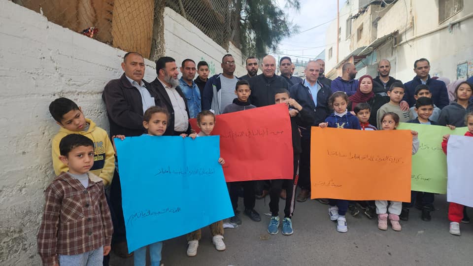 The People's Committee for Jenin Camp Services and the Lest We Forget Association organize a stand in solidarity with UNRWA employees