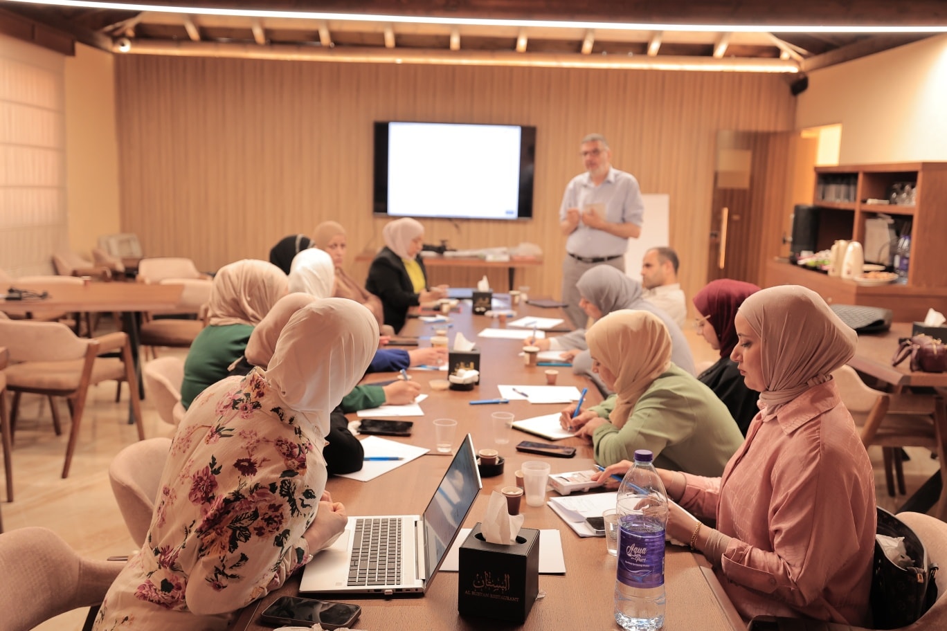 So that we don't forget, a series of sessions are being held to update its strategy and internal plans as part of the Refugee Women's Voice project.